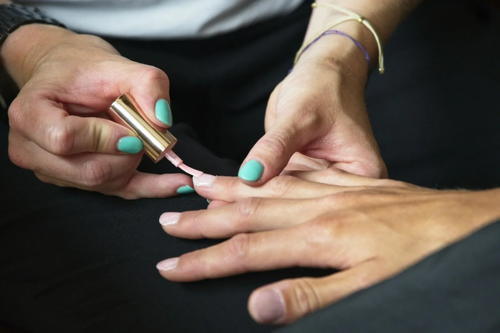 Preparing colourful fingernails